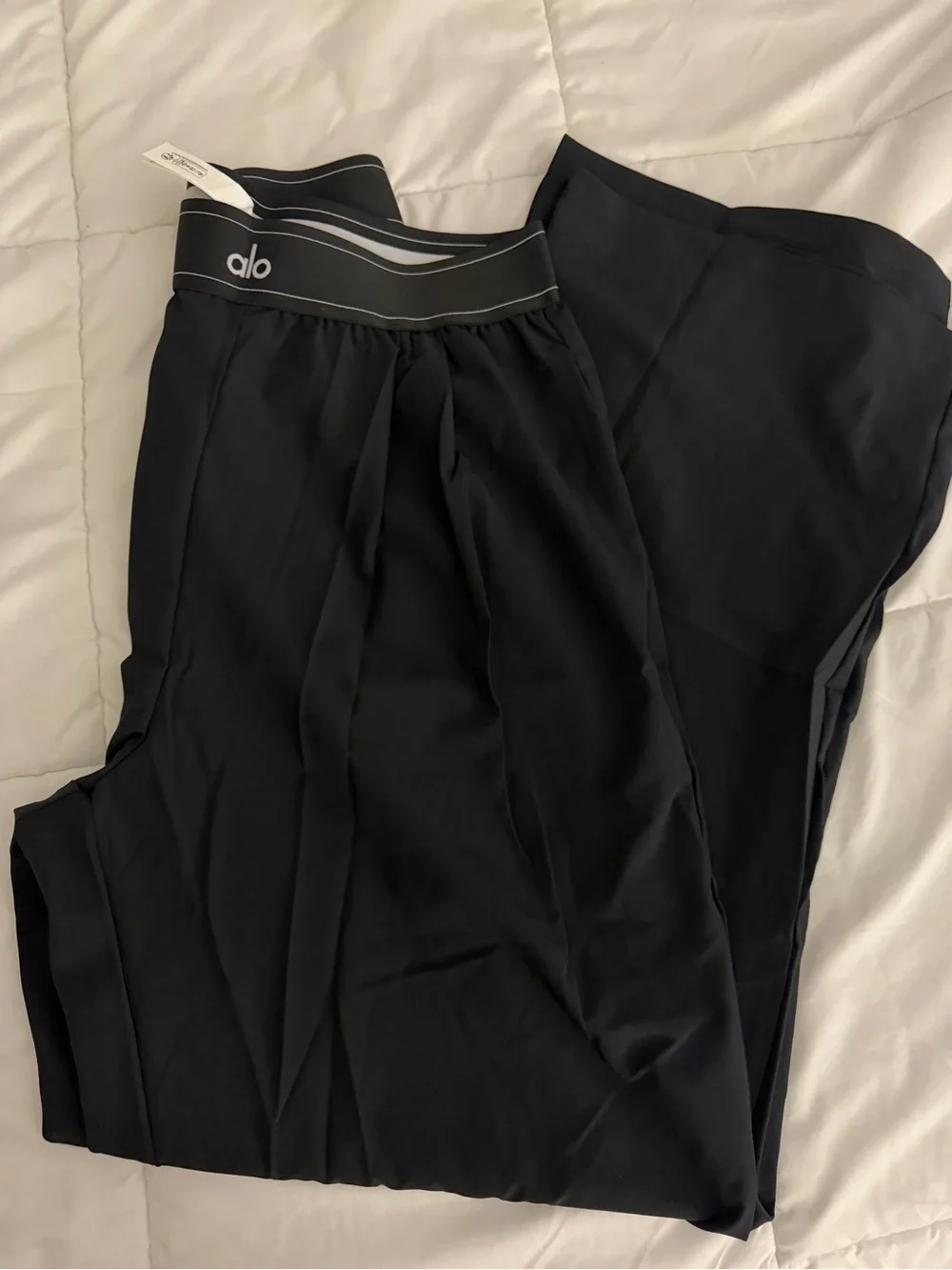 ALO Yoga flowy pleated